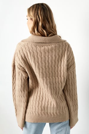 Comodo maglione lavorato a trecce h5 Immagine10